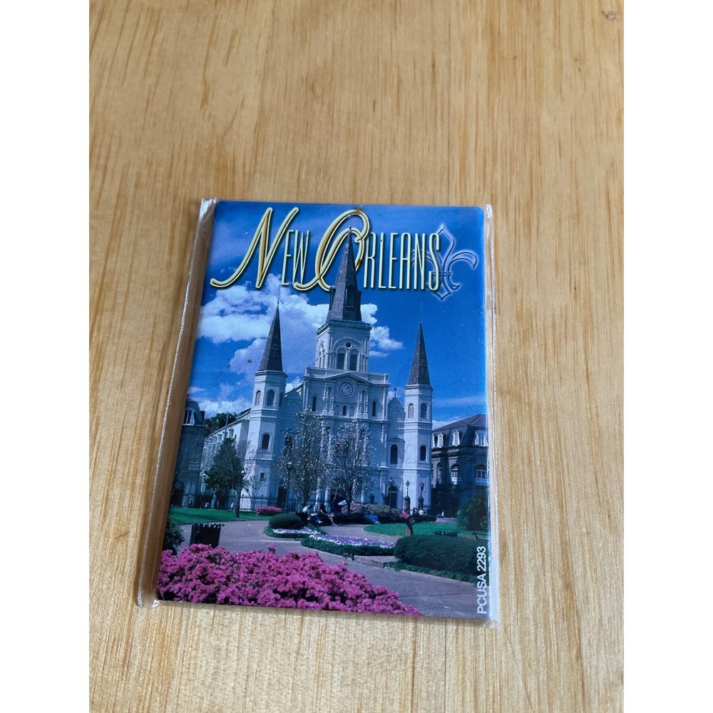 New Orleans St Louis Cathedral Souvenir Magnet Robertson Postcards PCUSA 2293